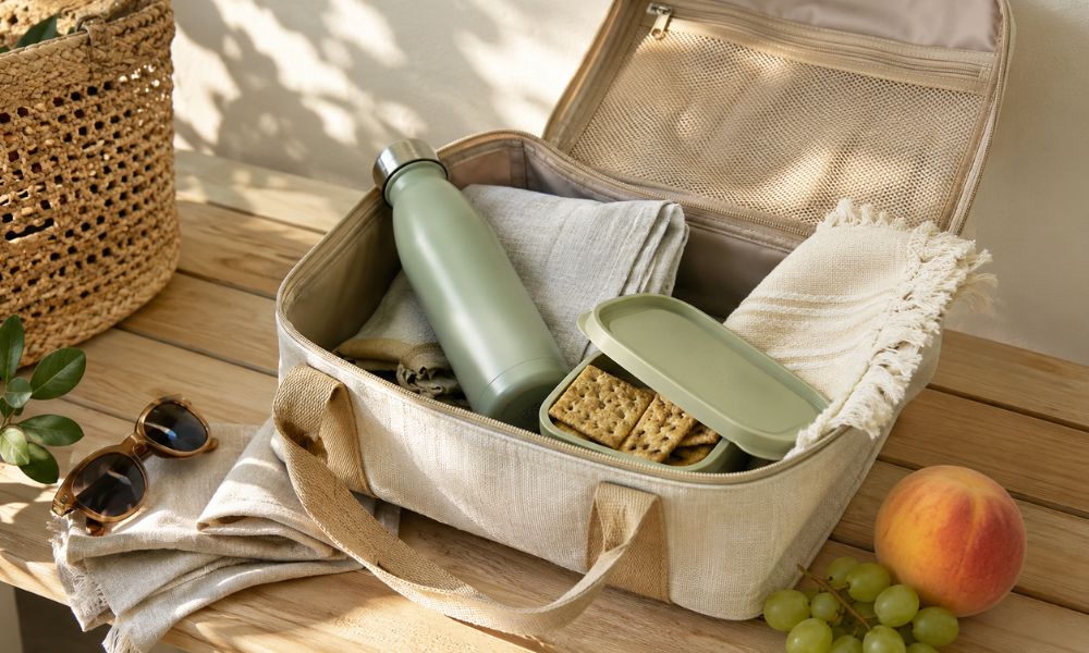 Qué snacks ecológicos llevar a la playa, piscina o excursión 1 Bolsa preparada con snacks ecológicos para playa, piscina o excursión